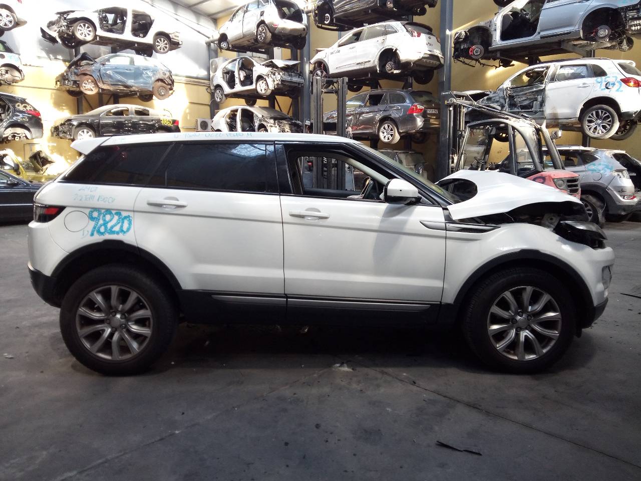 LAND ROVER Range Rover Evoque L538 (1 gen) (2011-2020) Izplešanās tvertne BJ328K218A,D2L4A,P2-A3-18 24486675