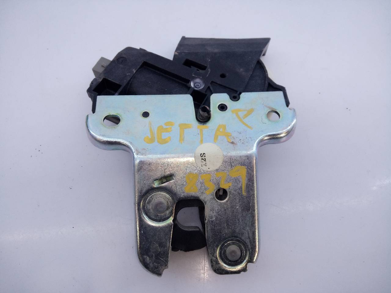 VOLKSWAGEN Jetta 5 generation (2005-2011) Tailgate Boot Lock 4F5827505D, E1-B6-15-1 18674965