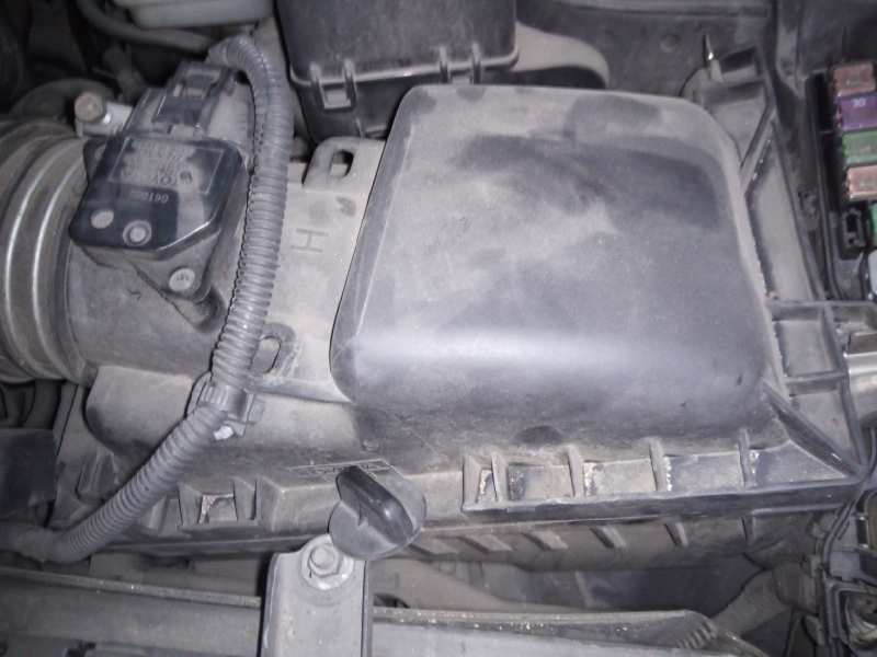 TOYOTA Avensis 2 generation (2002-2009) Other Engine Compartment Parts 177050R012 18626553