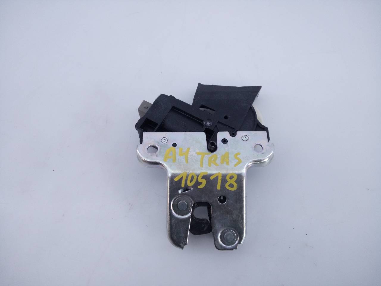 AUDI A4 B8/8K (2011-2016) Aizmugurējā bagāžnieka slēdzene 4F5827505, E1-A5-52-1 24056218