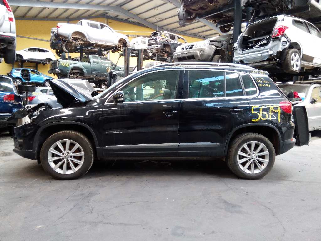 VOLKSWAGEN Tiguan 1 generation (2007-2017) Moteur de lève-vitre de porte avant gauche 5N0959701G,C03372100,E1-B6-28-1 18428030