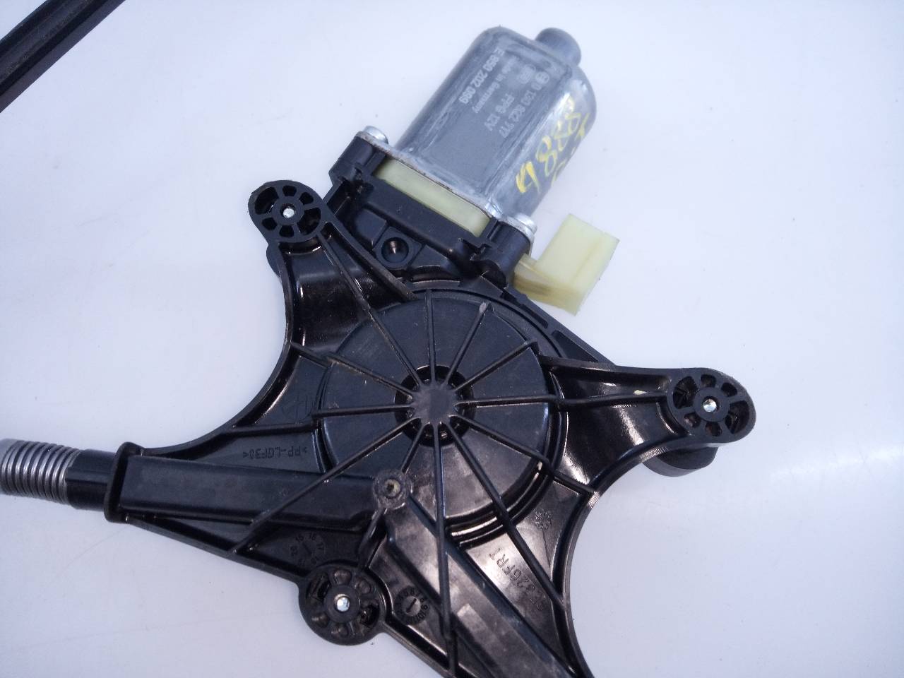 SEAT Ateca 1 generation (2016-2024) Front Left Door Window Regulator 5Q0959801B, E1-B6-32-1 18776541