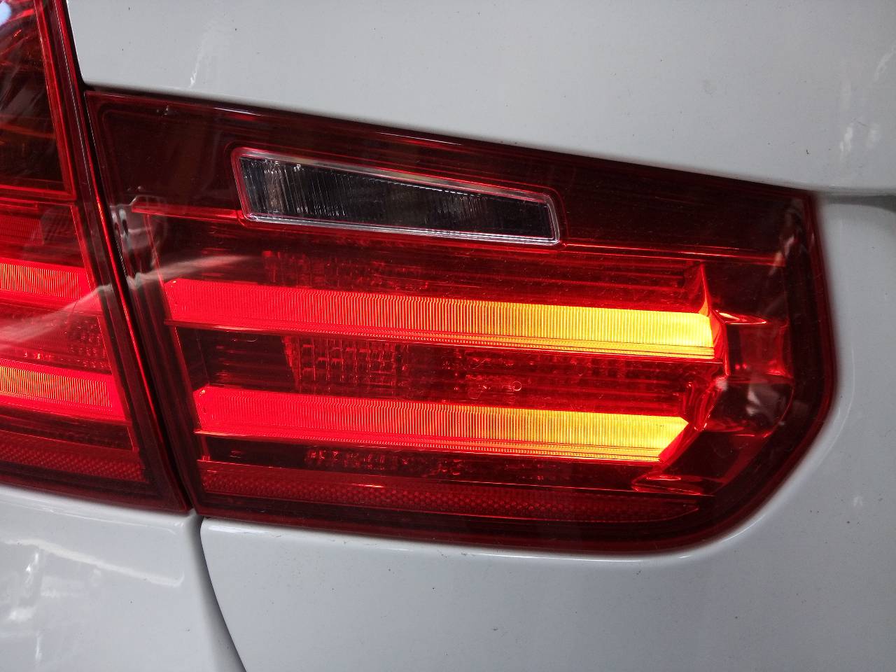BMW 3 Series F30/F31 (2011-2020) Galinio dangčio (bagažinės) kairės pusės žibintas H37259915108R3X, E1-A3-31-1 24048842