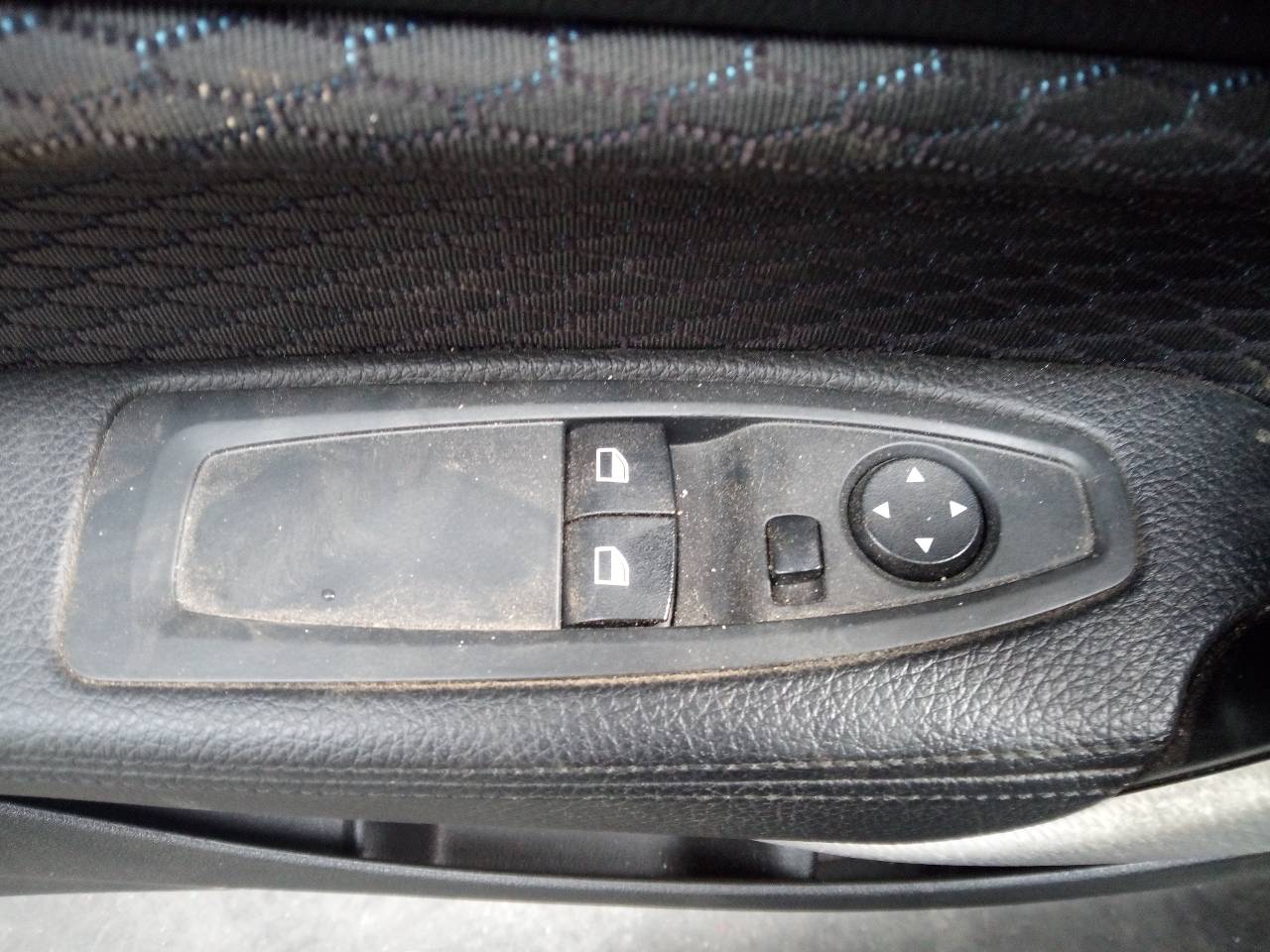 BMW 1 Series F20/F21 (2011-2020) Priekinių kairių durų langų pakėlimo mygtukai 24100278
