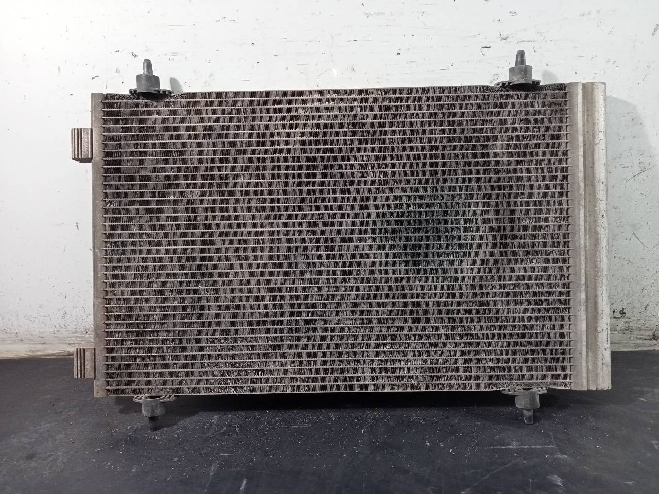 MITSUBISHI Pajero 1 generation (1982-1991) Gaisa kondensācijas radiators 1400836980A, L6691002, P2-A4-8 26269627