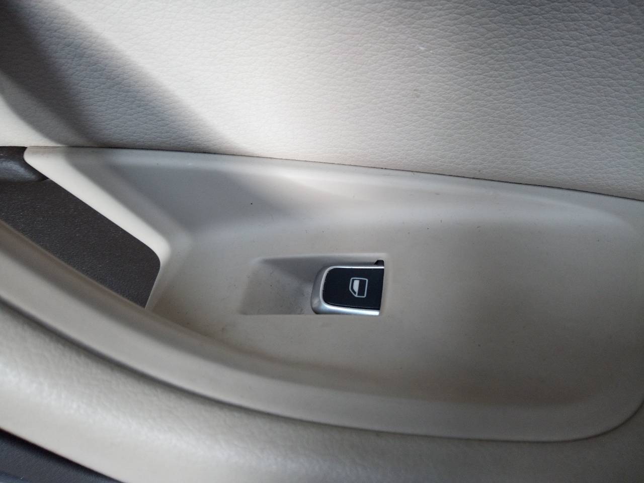 AUDI A7 C7/4G (2010-2020) Priekinių dešinių durų langų pakėlimo mygtukai 23299112