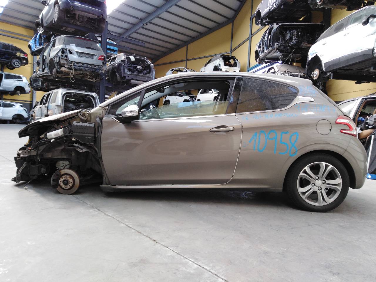 PEUGEOT 208 Peugeot 208 (2012-2015) Alte piese ale carcasei 9676028380, E3-B2-24-3 21820810