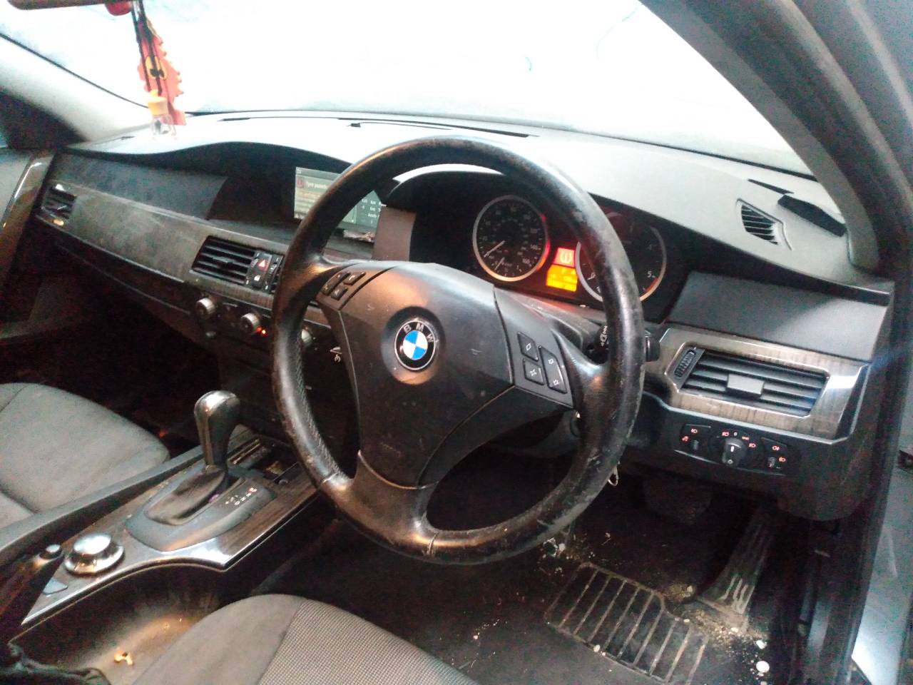 BMW 5 Series E60/E61 (2003-2010) Priekinių kairių durų vidinis rankenos rėmelis 18689133