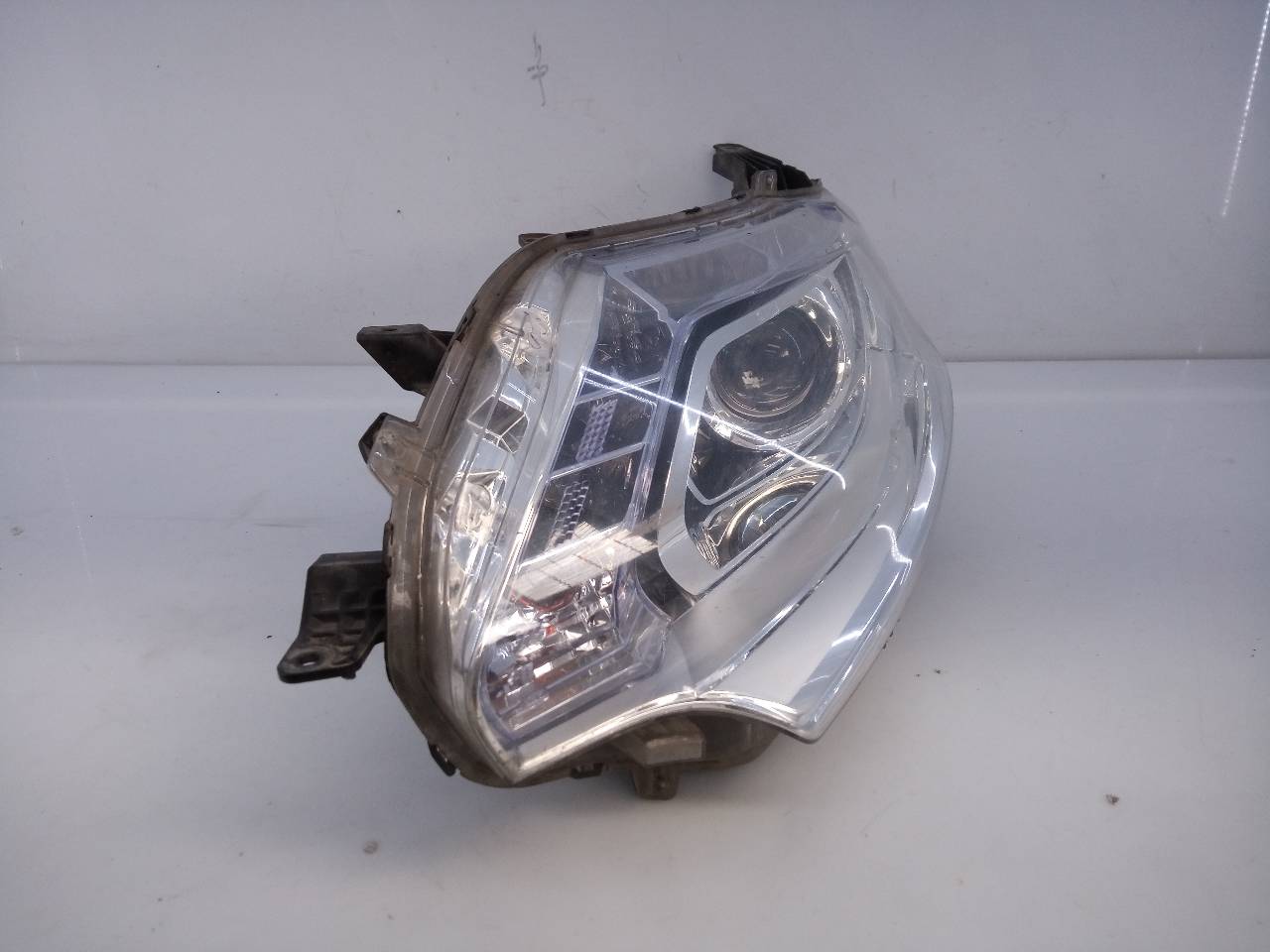 MITSUBISHI L200 5 generation (2015-2024) Phare avant gauche E2-B4-43-1 24077677