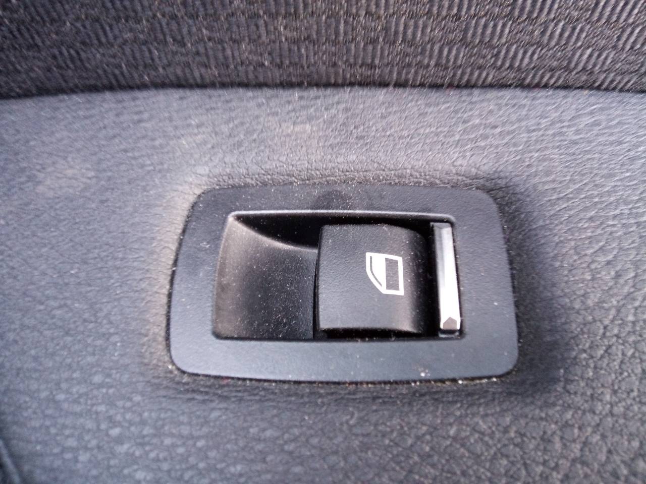 BMW X4 F26 (2014-2018) Galinių dešinių durų langų pakėlimo mygtukas 21799167