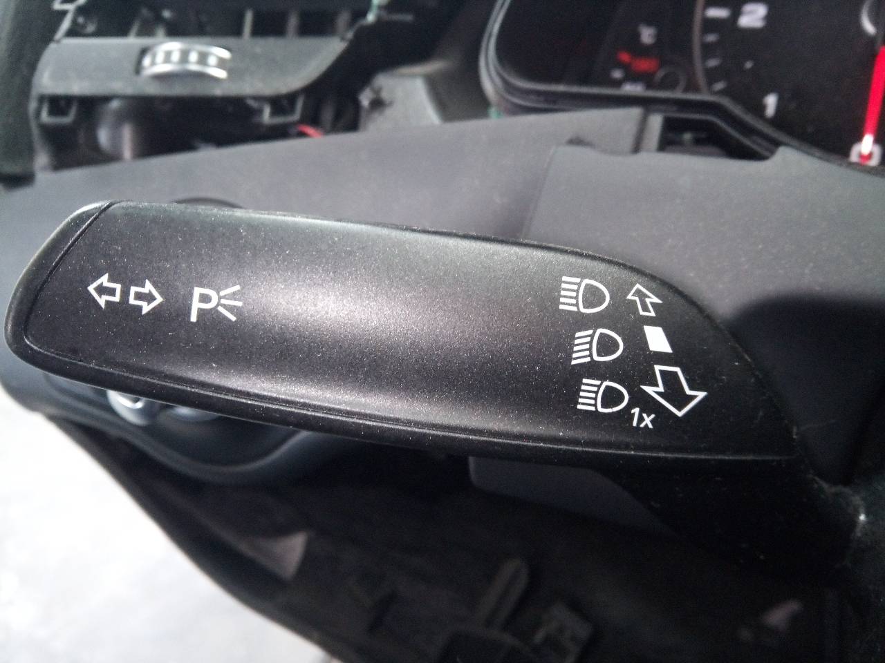 AUDI A5 Sportback Posukių/šviesų rankenėlė 24516182