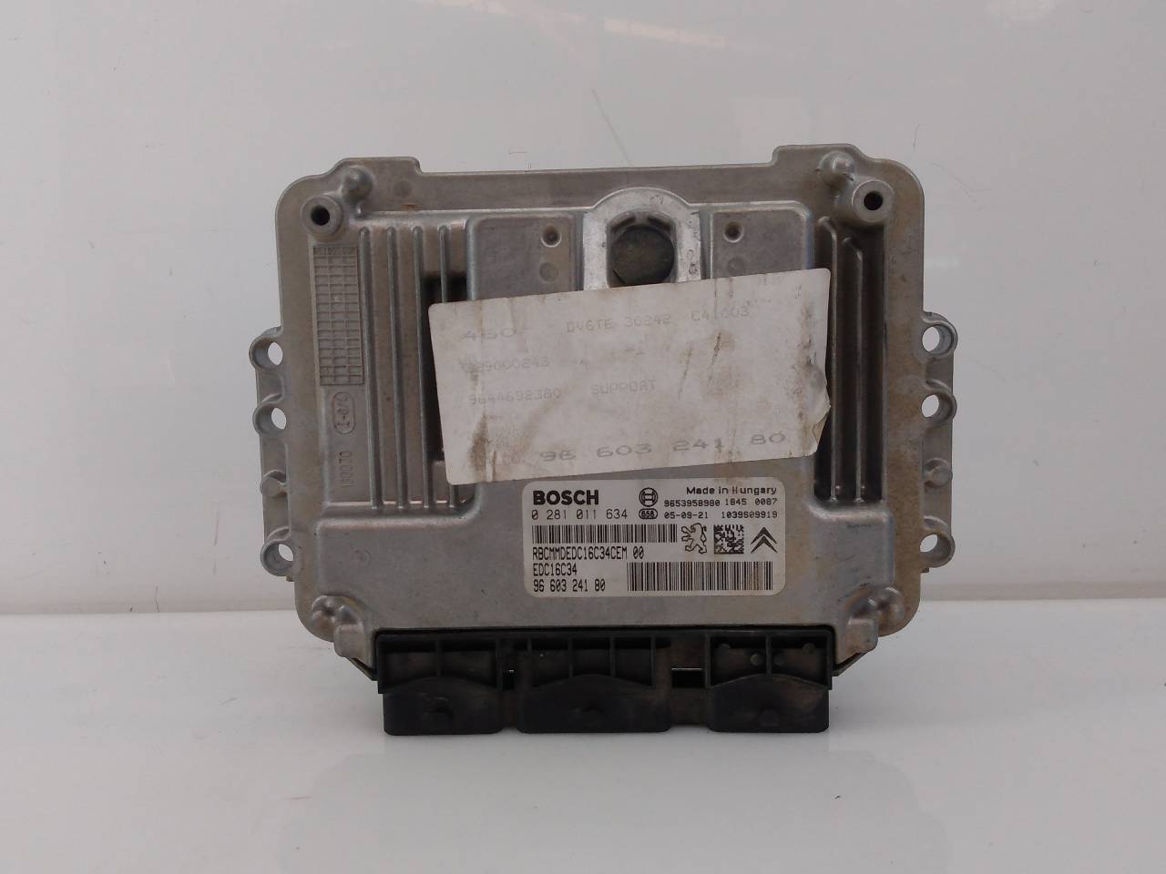 PEUGEOT 307 1 generation (2001-2008) Engine Control Unit ECU 0281011634, 1039S09919, E3-B2-3-4 18733903