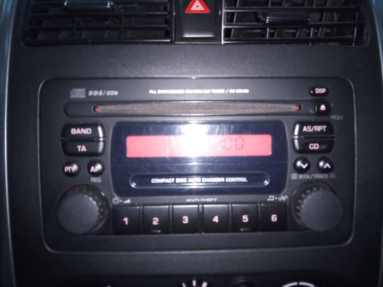 SUZUKI Jimny 3 generation (1998-2018) Muzikos grotuvas be navigacijos 24103680