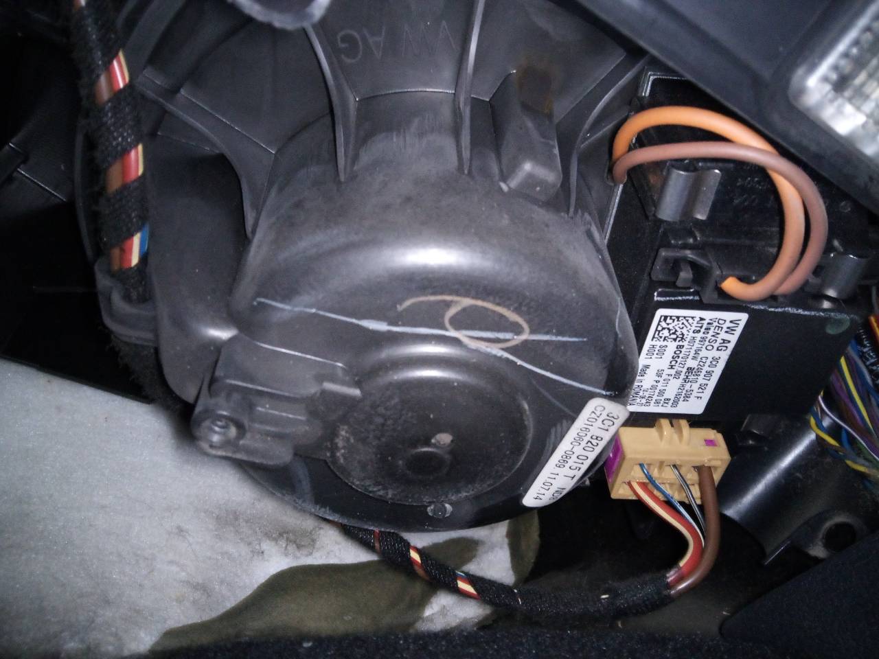 VOLKSWAGEN Tiguan 1 generation (2007-2017) Sildītāja ventilators 3C1820015T 20680770