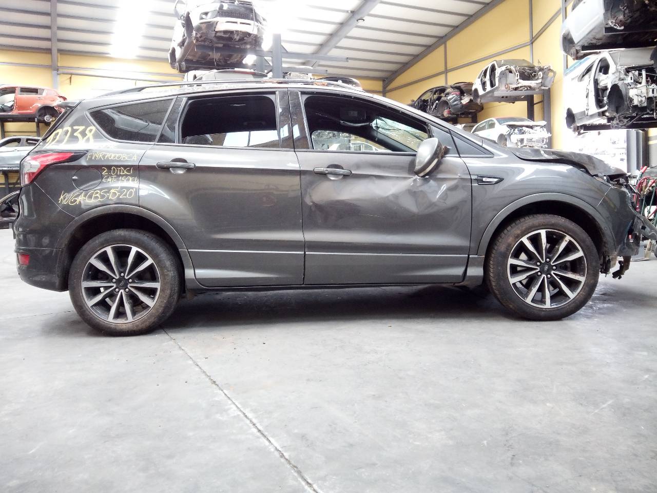 FORD Kuga 2 generation (2013-2020) Aizmugurējais labais bremžu suports GV612D250A 25434746