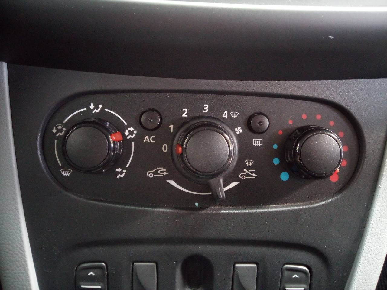 DACIA Sandero 1 generation (2008-2012) Pегулятор климы 24453112