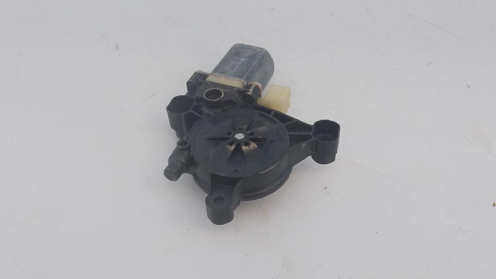 Motor elevalunas delantero derecho DTSB 0130822716 de Skoda Kodiaq (ns7, nv7) 2016-0 150 CV con 8 km - pieza usada