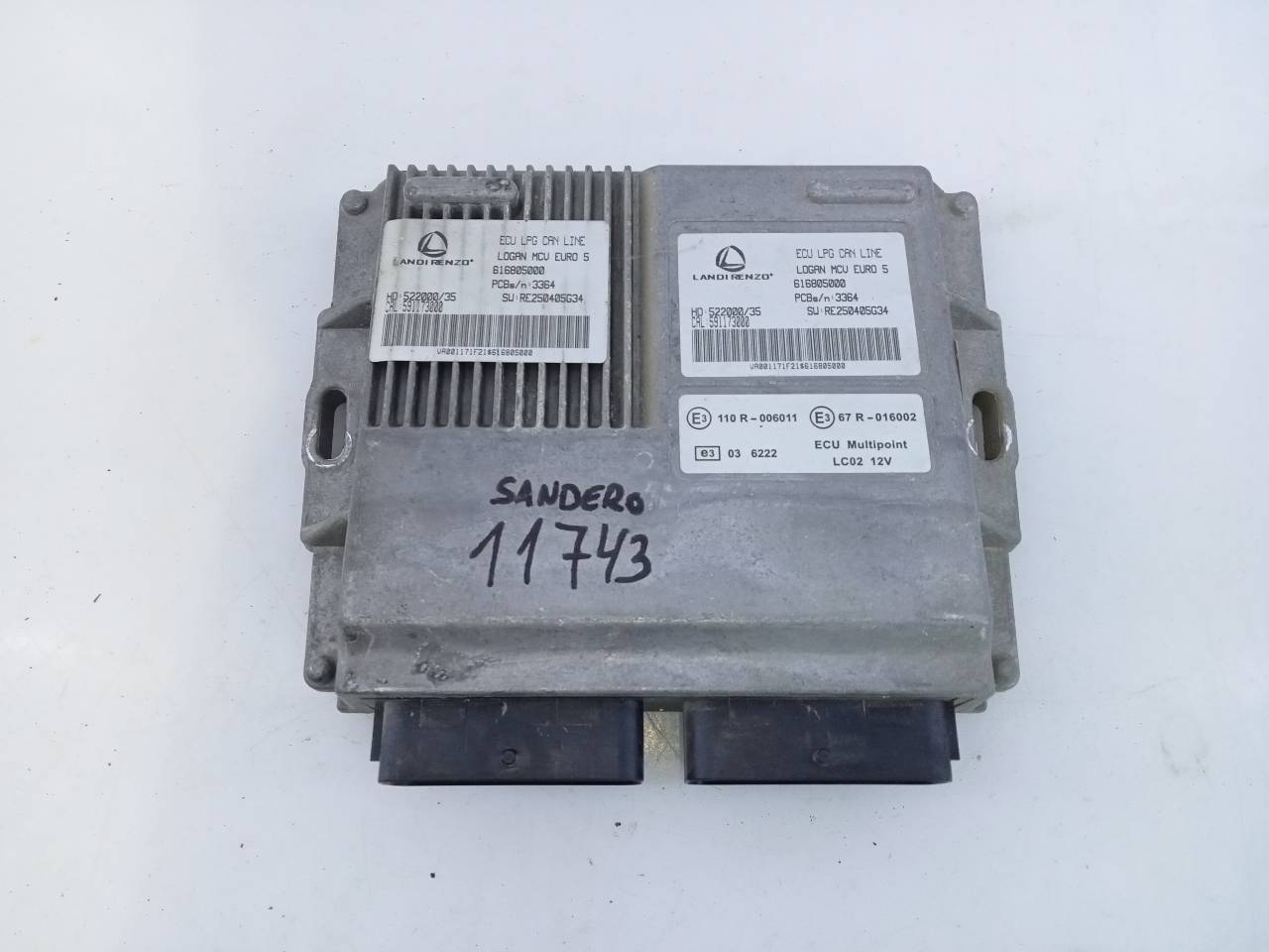 DACIA Engine Control Unit ECU 616805000, E2-A1-44-1 24085029