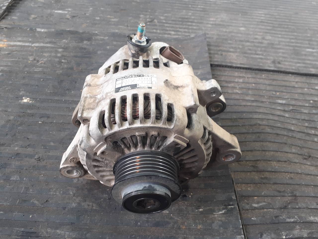 KIA Carnival 2 generation (2006-2010) Alternator 373004X900, 021319221, P3-B5-18-3 18721054