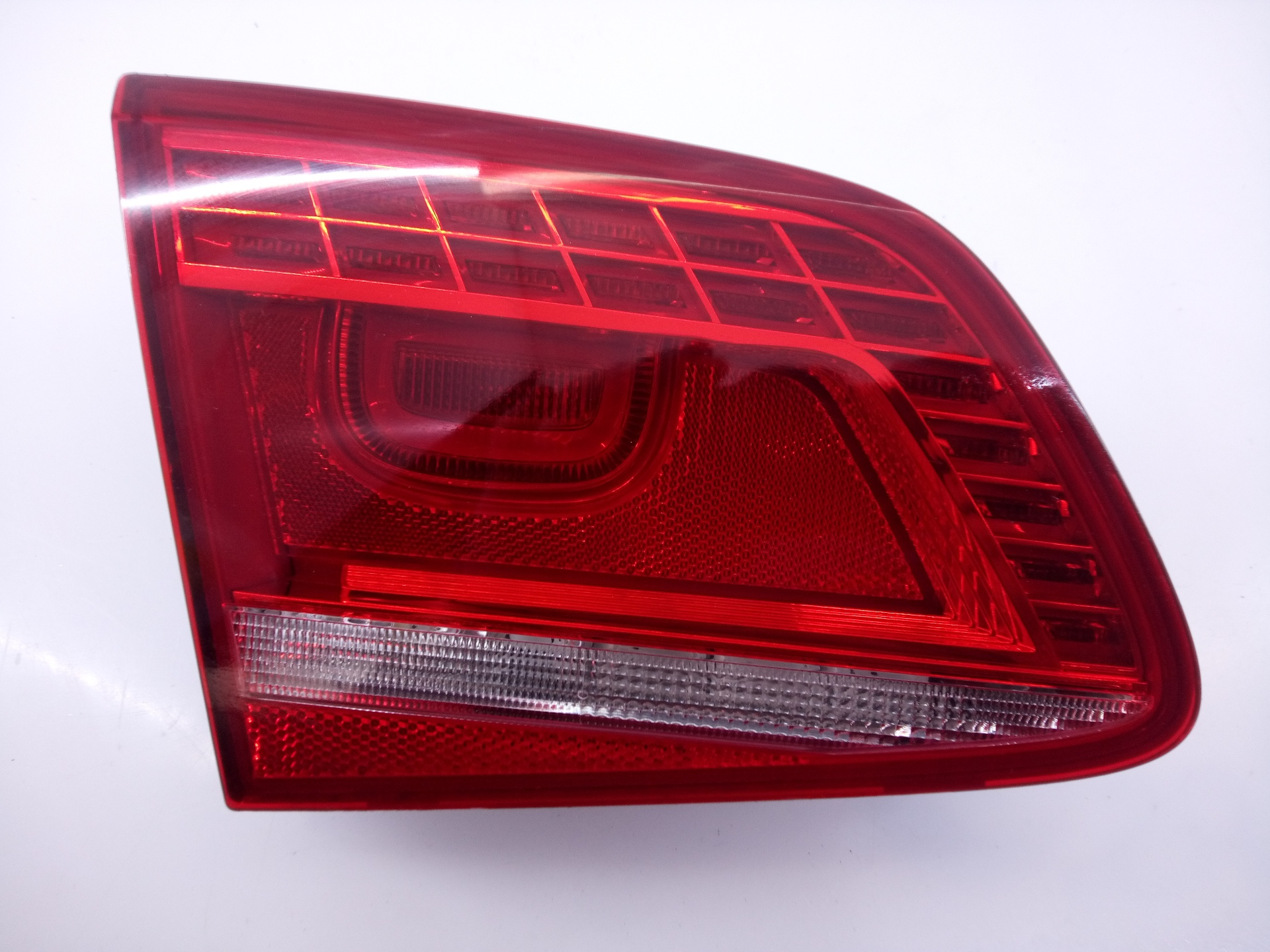 VOLKSWAGEN Passat B7 (2010-2015) Left Side Tailgate Taillight E1-B6-43-1 20782612