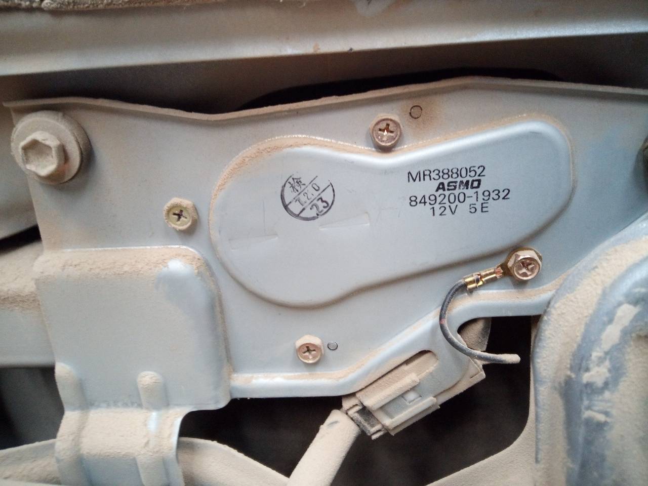 MITSUBISHI Pajero 3 generation (1999-2006) Galinio dangčio (bagažinės) valytuvo varikliukas MR388052, 8492001932 23755159