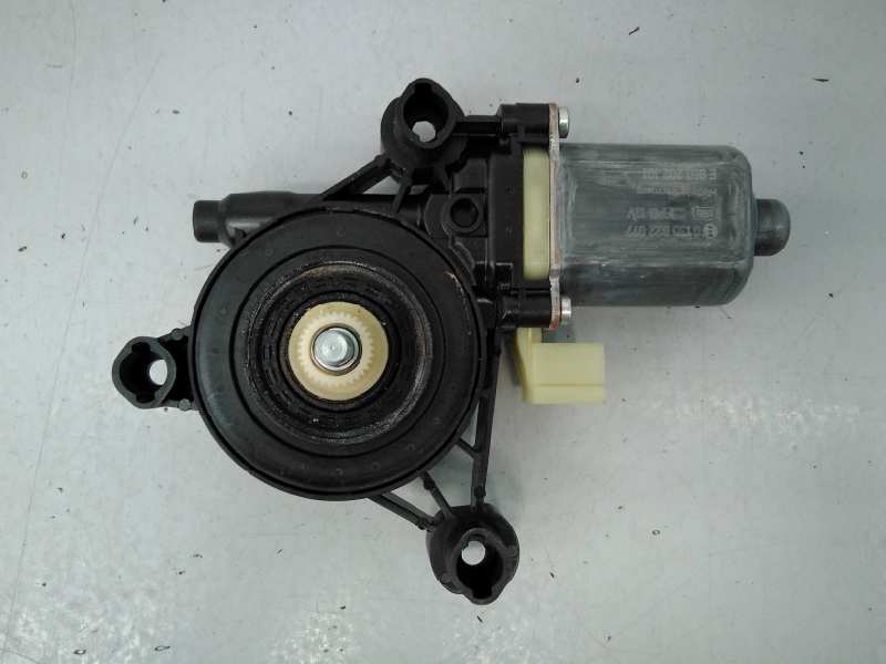 VOLKSWAGEN Tiguan 1 generation (2007-2017) Front Right Door Window Control Motor 5Q0959801C,E1-B6-32-3 18565403