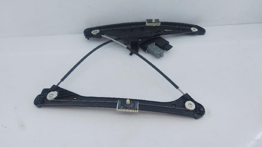 Elevalunas delantero derecho HNS 9829482280 de Peugeot 3008 suv (mc_, mr_, mj_, m4_) 2016-0 131 CV con 54686 km - pieza usada