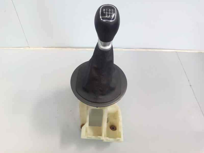 KIA Sportage 3 generation (2010-2015) Gear Shifting Knob E2-B5-9-1 18401892