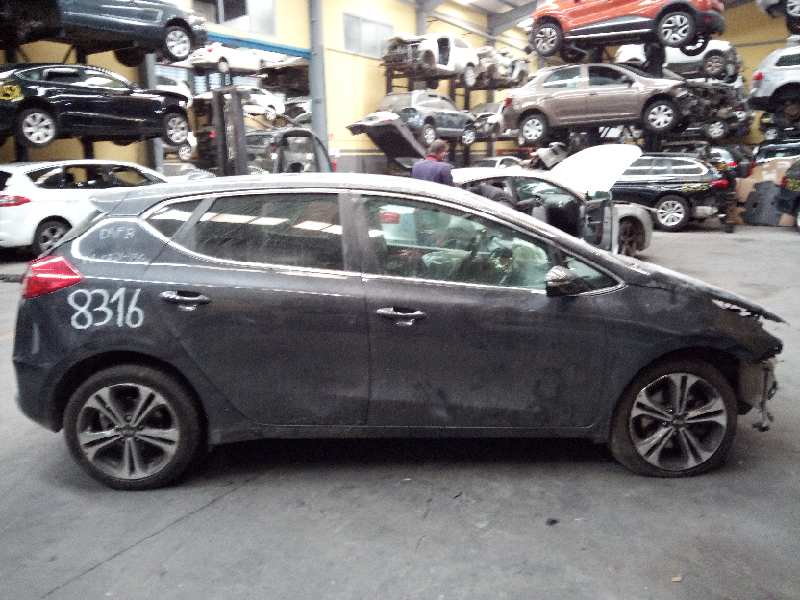 KIA Cee'd 2 generation (2012-2018) Galinių dešinių durų stiklo pakelėjas P2-B3-28 18673651