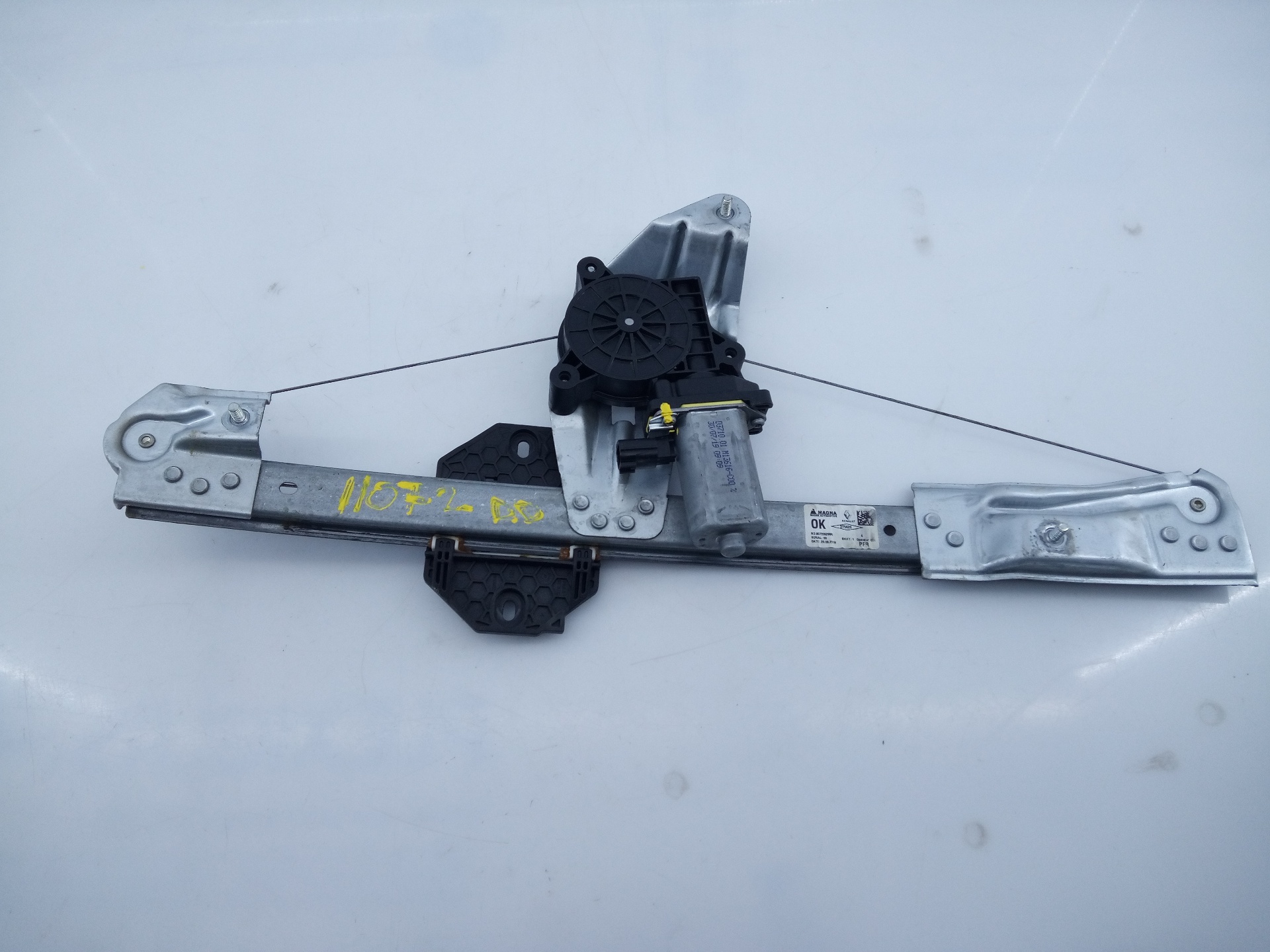 DACIA Sandero 2 generation (2013-2020) Front Right Door Window Regulator 807209299R, E1-A1-48-2 24453025