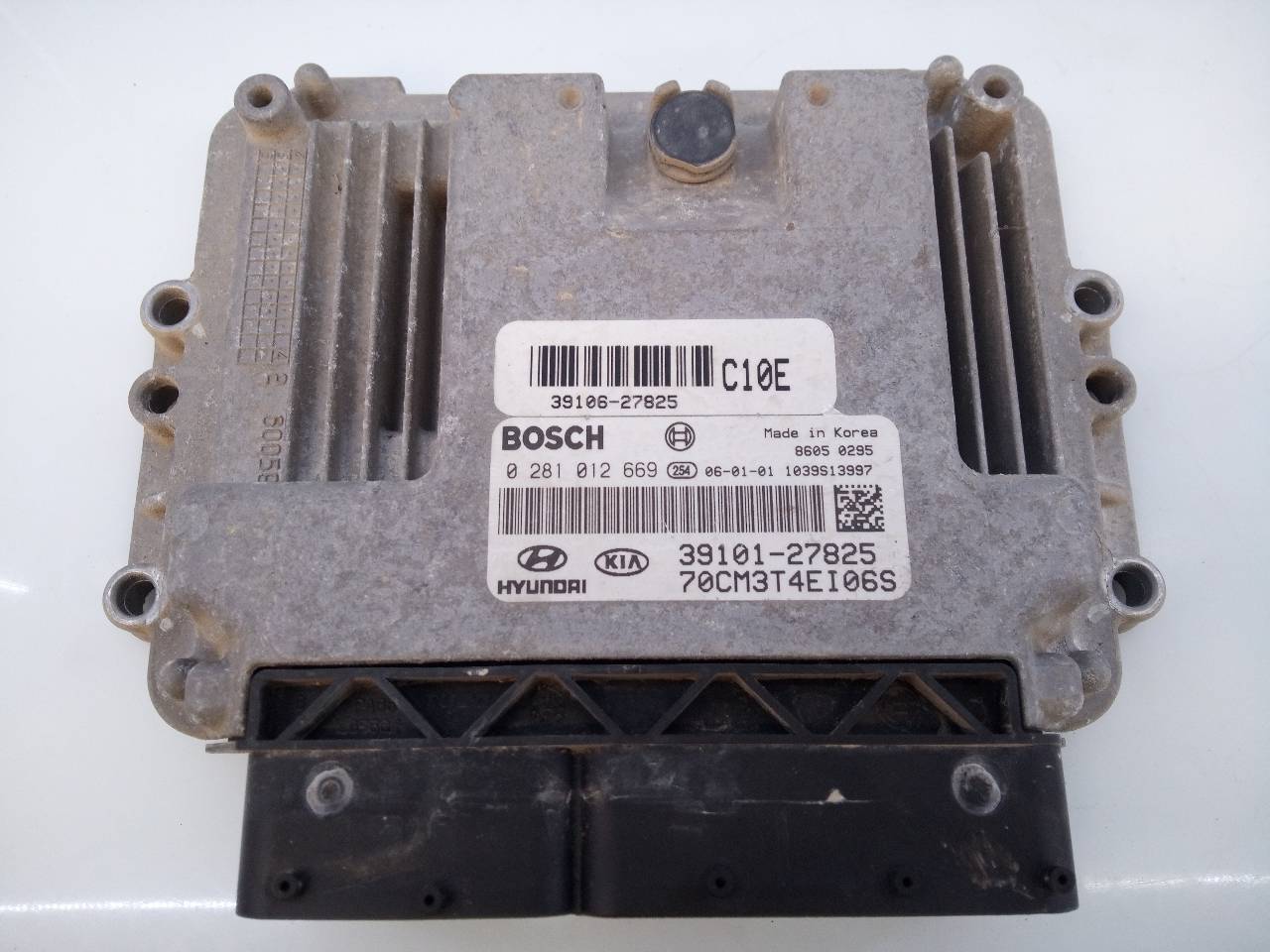 HYUNDAI Santa Fe CM (2006-2013) Engine Control Unit ECU 391017825, E3-A3-29-2 24294526