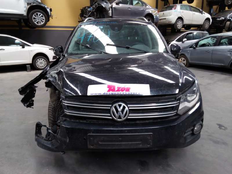 VOLKSWAGEN Tiguan 1 generation (2007-2017) Стеклоподъемник передней левой двери 5N0837755, E1-B6-2-3 18383257