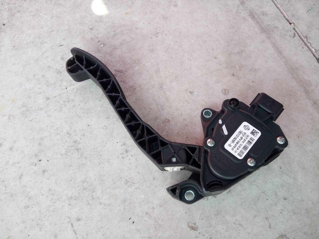 RENAULT Throttle Pedal 180101626R 21822621