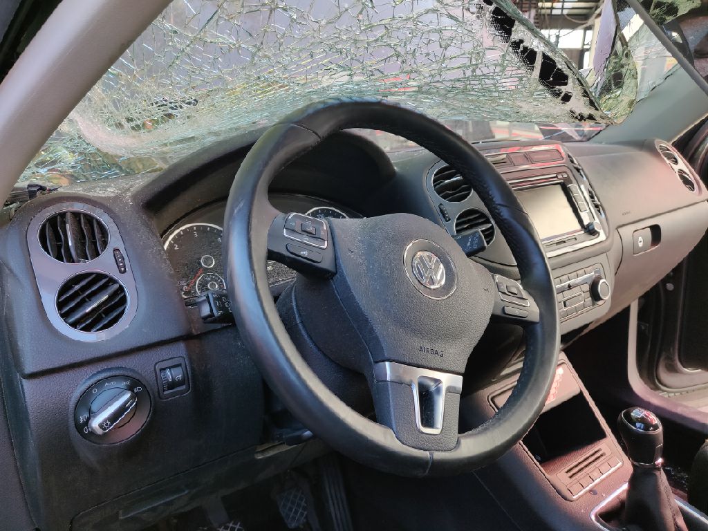 VOLKSWAGEN Tiguan 1 generation (2007-2017) Rear Right Door Window Control Motor 5N0959704F, A68357110, E1-B6-44-2 18486101