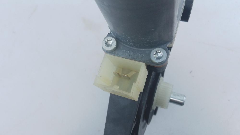 Motor elevalunas delantero derecho DTSB 0130822716 de Skoda Kodiaq (ns7, nv7) 2016-0 150 CV con 8 km - pieza usada