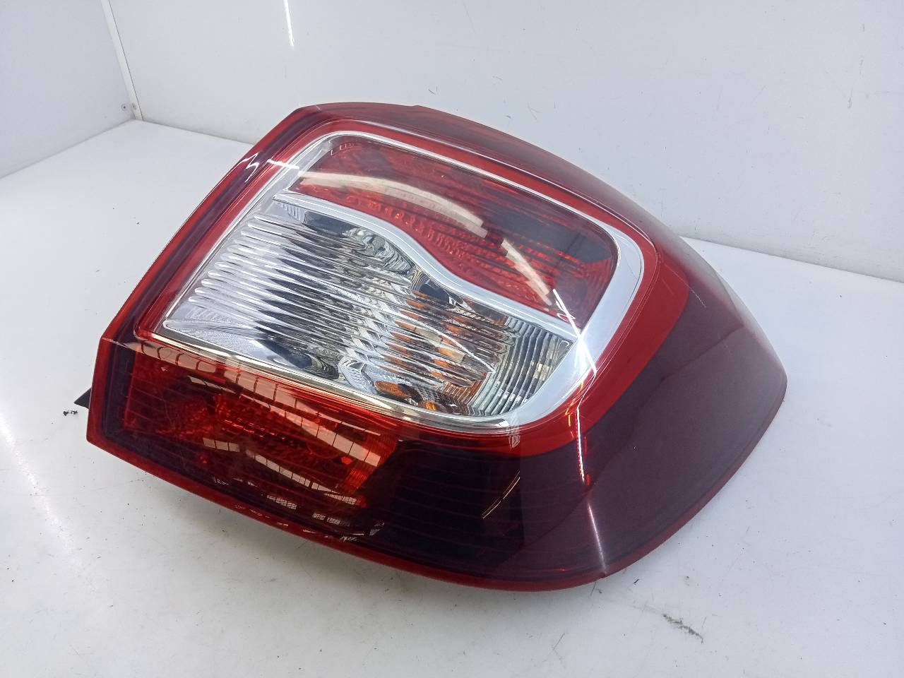 DACIA Duster 1 generation (2010-2017) Rear Right Taillight Lamp 265500465R,E1-A1-39-1,E1-A1-39-1 26272837