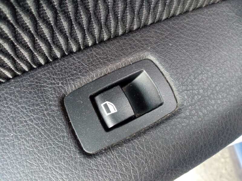 BMW 1 Series F20/F21 (2011-2020) Rear Right Door Window Control Switch 61319208107 18487741
