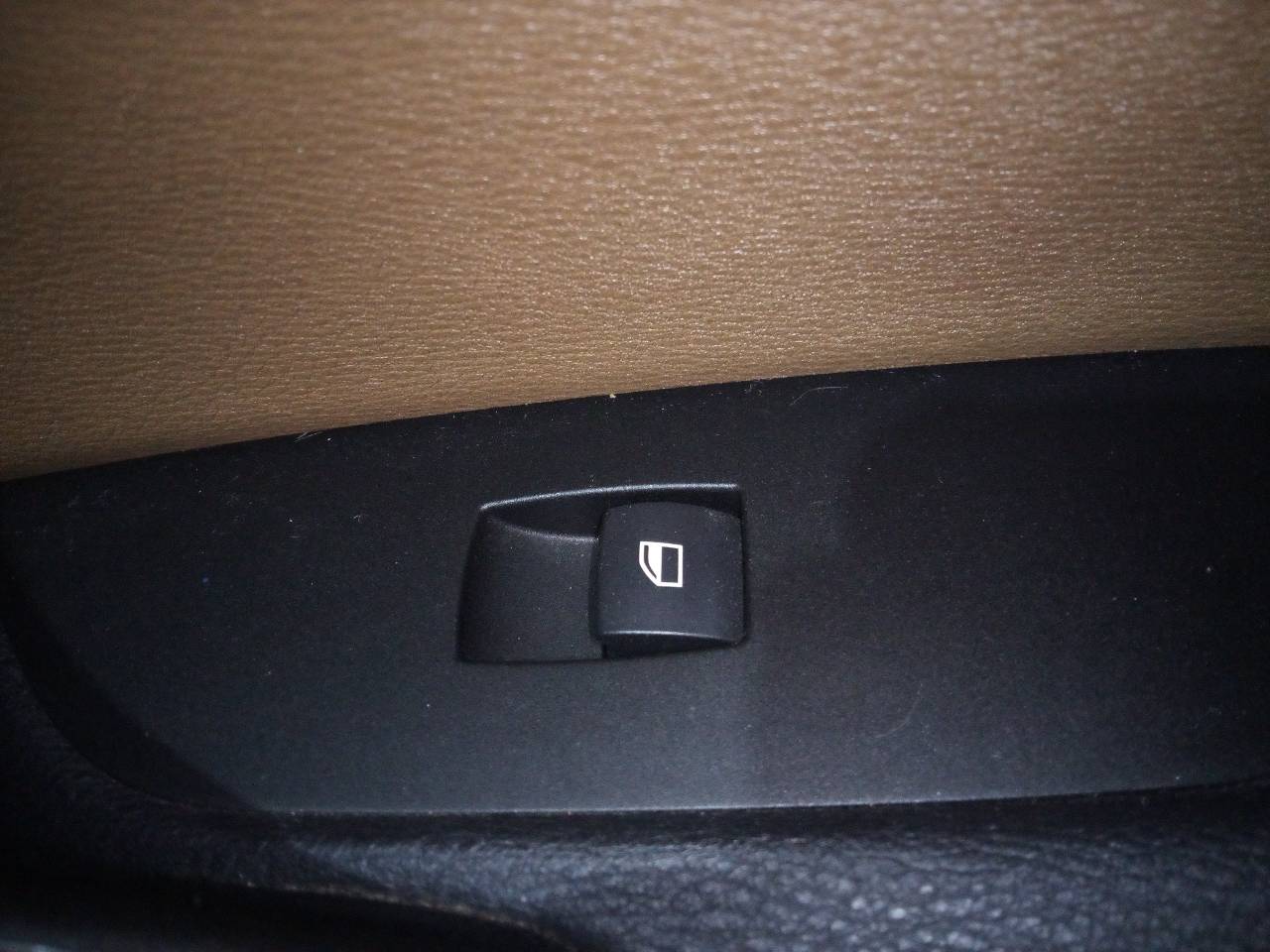BMW X1 E84 (2009-2015) Кнопка стеклоподъемника задней правой двери 23301824