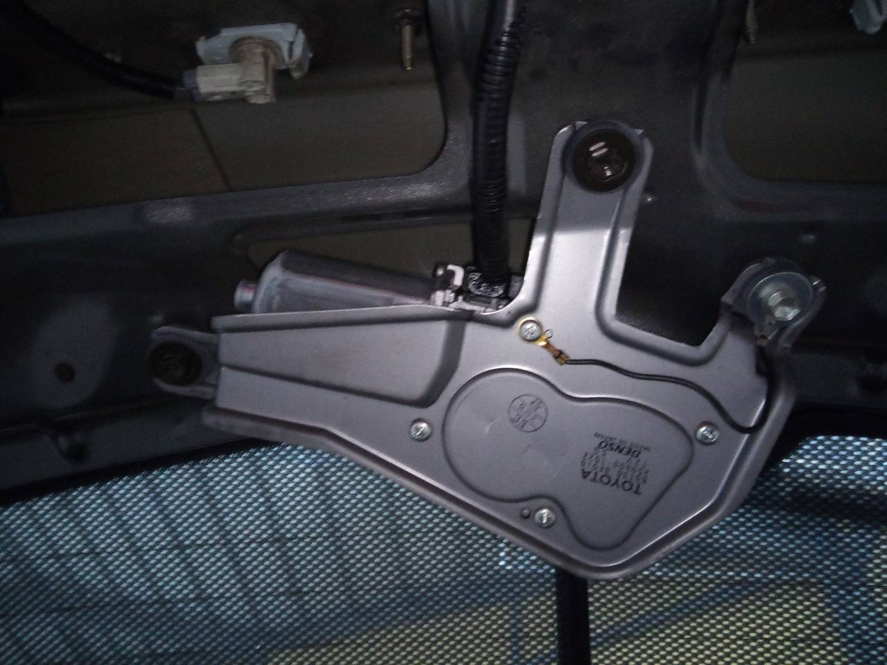 TOYOTA Corolla Verso 1 generation (2001-2009) Galinio dangčio (bagažinės) valytuvo varikliukas 851300F010, 2596001022 23294698