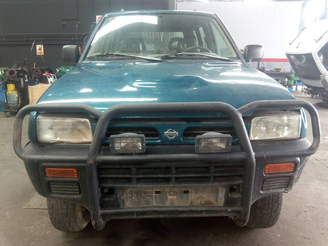 VOLVO Terrano 2 generation (1993-2006) Коротка приводна валка коробки передач 4Z19M,P1-A1-33 18694777