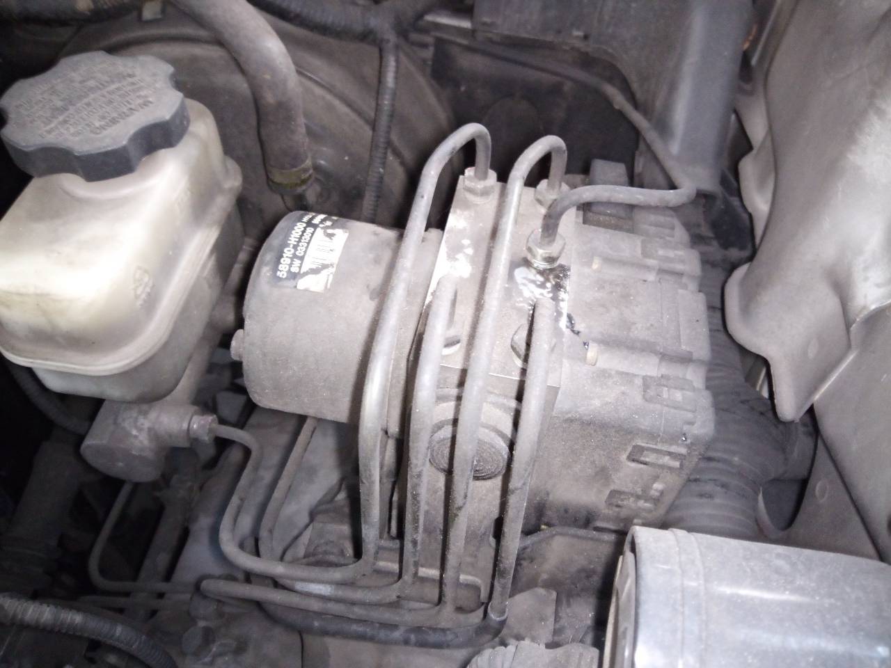 HYUNDAI Terracan 2 generation (2004-2009) ABS Pump 58910H1000, SW03313010 20963241