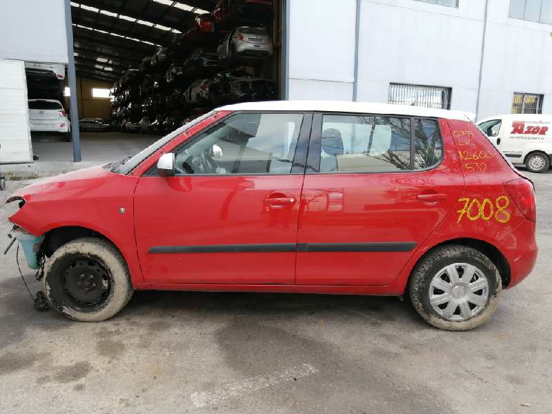 SKODA Fabia 2 generation  (2010-2014) Aizmugurējo kreiso durvju slēdzene E1-A5-4-1, 5J0839015 18536993