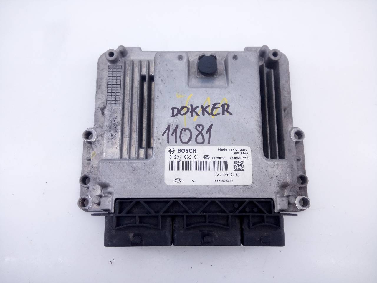 DACIA Duster 1 generation (2010-2017) Motorstyrenhet ECU 237106319R, 0281032811, E2-A1-43-1 20964486