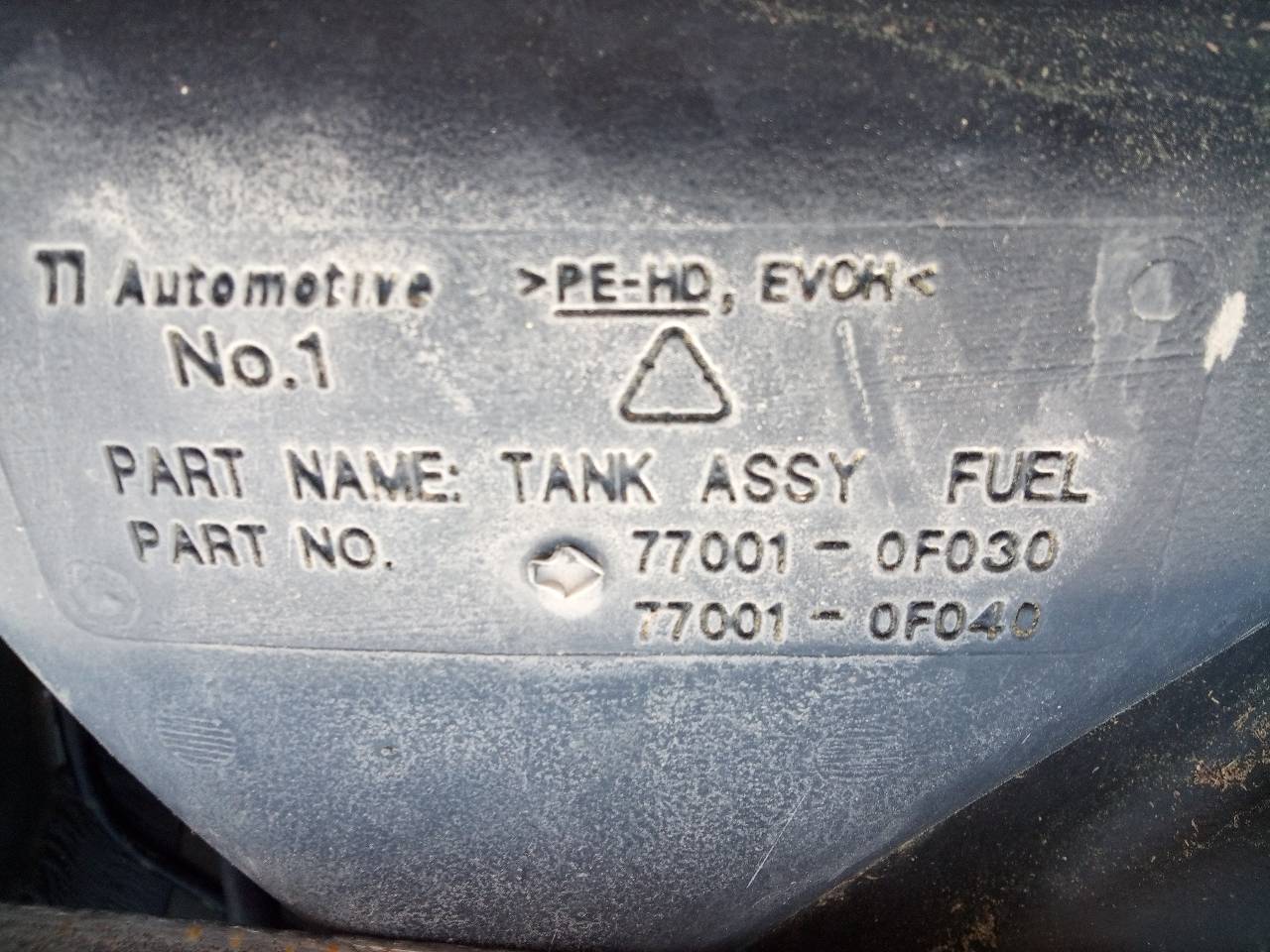 TOYOTA Verso 1 generation (2009-2015) Fuel Tank 770010F030 21825283
