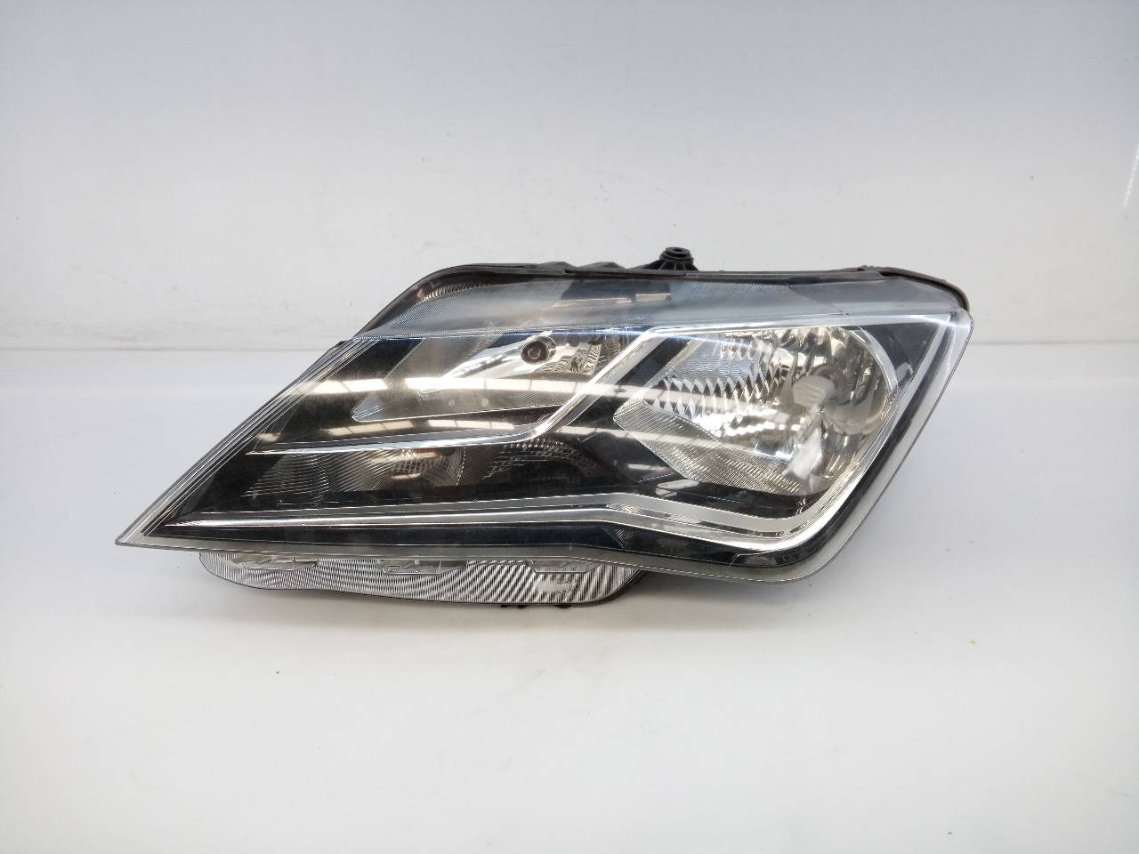 SEAT Toledo 4 generation (2012-2020) Front Left Headlight 90019679, 6JB941015, E1-B6-42-2 21436736