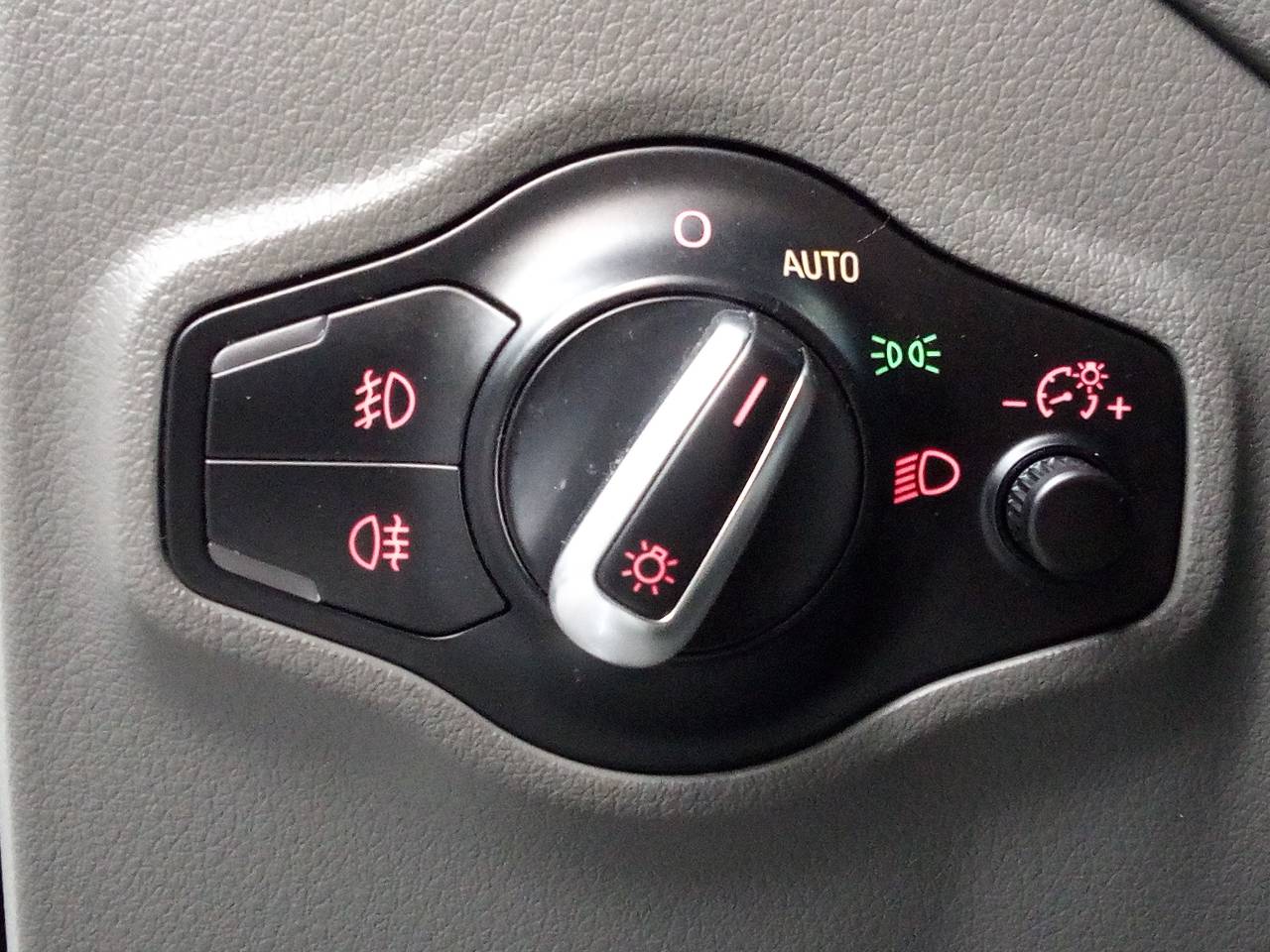 AUDI Q5 8R (2008-2017) Headlight Switch Control Unit 25367656