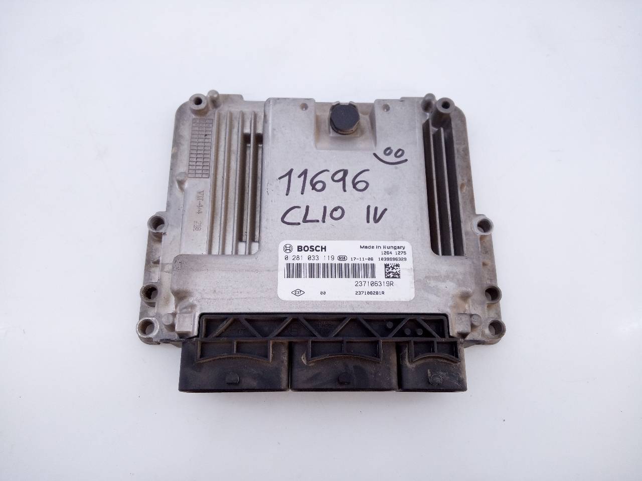 RENAULT Clio 3 generation (2005-2012) Engine Control Unit ECU 237106319R, 0281033119, E2-A1-35-3 21828471