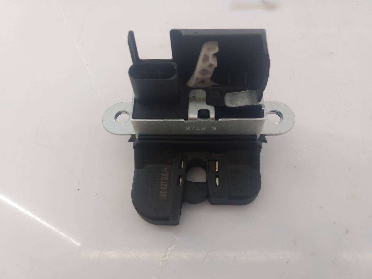 VOLKSWAGEN Passat B7 (2010-2015) Tailgate Boot Lock 5KO827505A, E2-A1-14-3 18728777