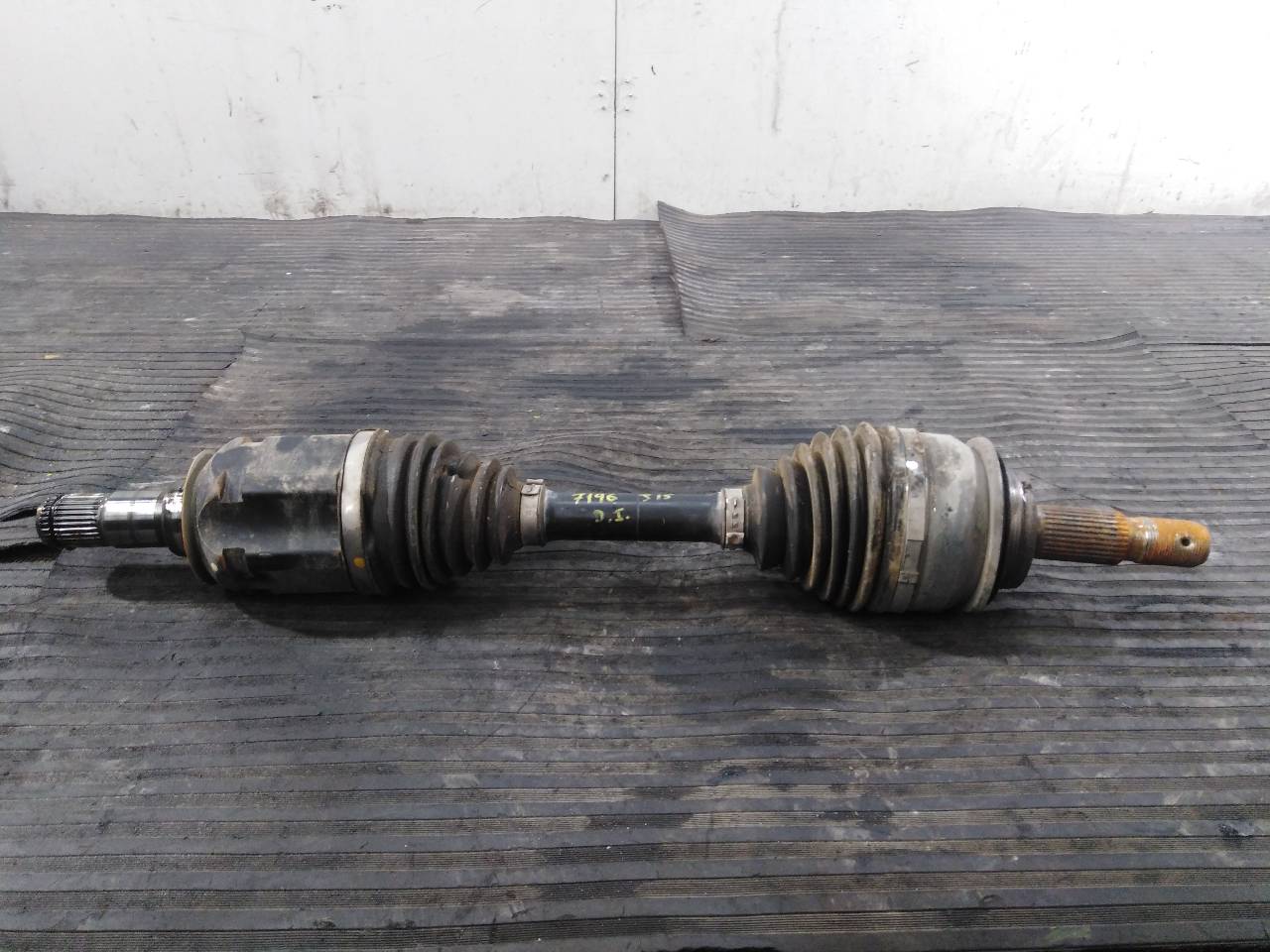 TOYOTA Land Cruiser 70 Series (1984-2024) Front Left Driveshaft P1-B6-24 18557377