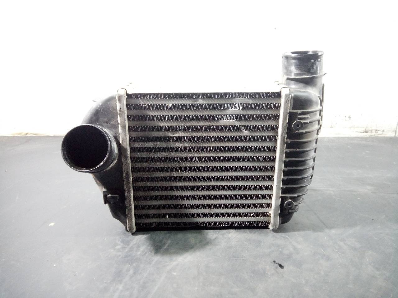 TOYOTA A6 C6/4F (2004-2011) Välijäähdyttimen jäähdytin 038906051C,P2-A11-7 23292990